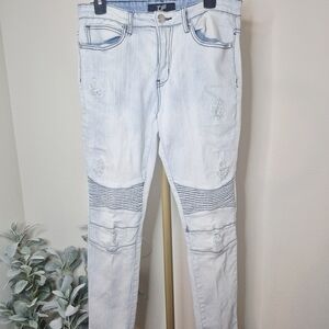 Men's Light Wash Skinny Jeans with Distressed Details